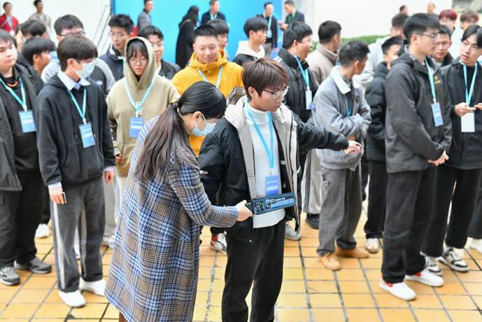 retouch_2023111809261175